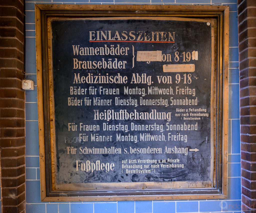 Schild im Eingangsbereich