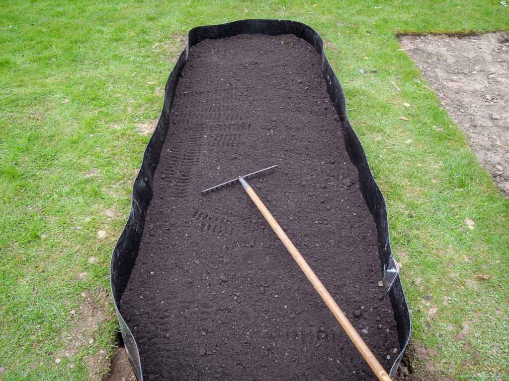 Schicht aus feinem Kompost fertig