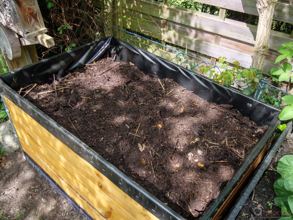 Abdeckung mit grobem Kompost