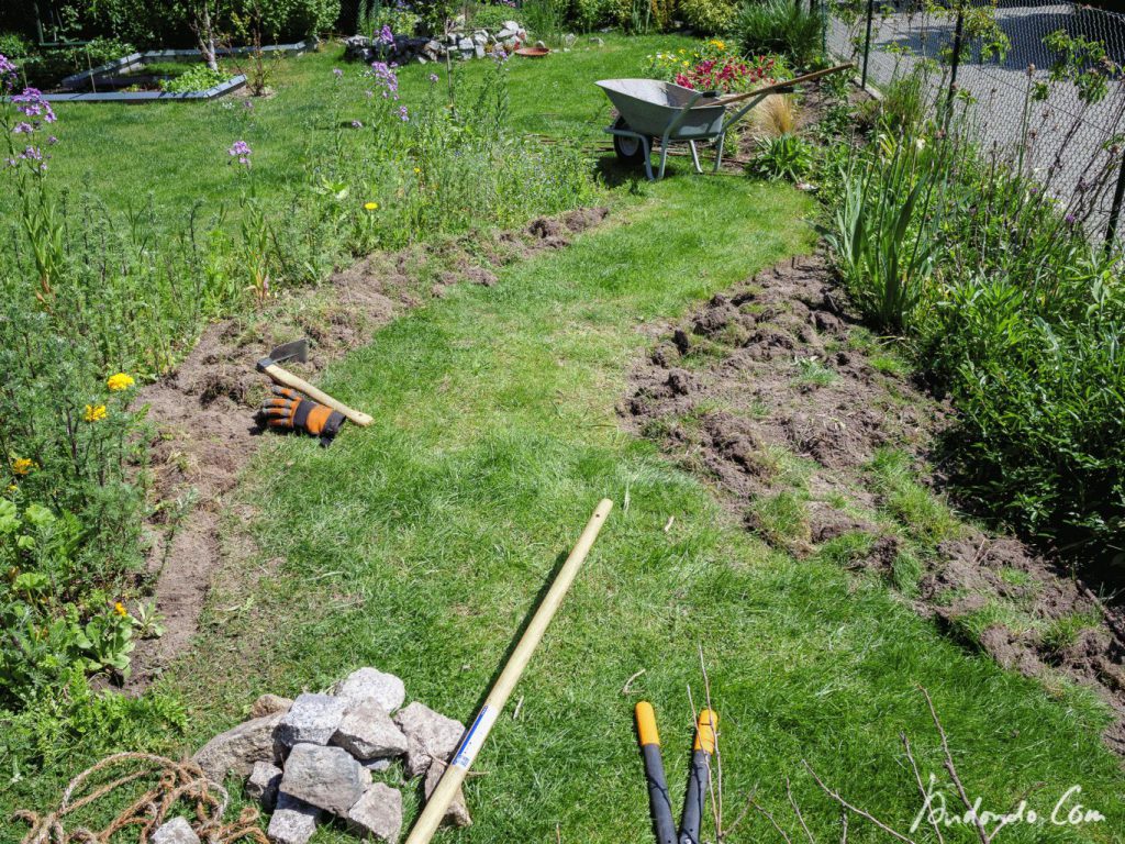 Alter Apfelbaum entfernt und Beet erweitert