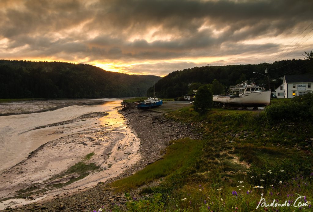 Sonnenuntergang am Fluss