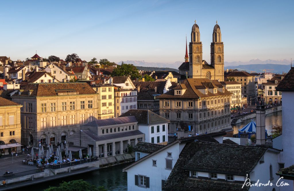 Lindenhof mit Blick auf das Grossmünster