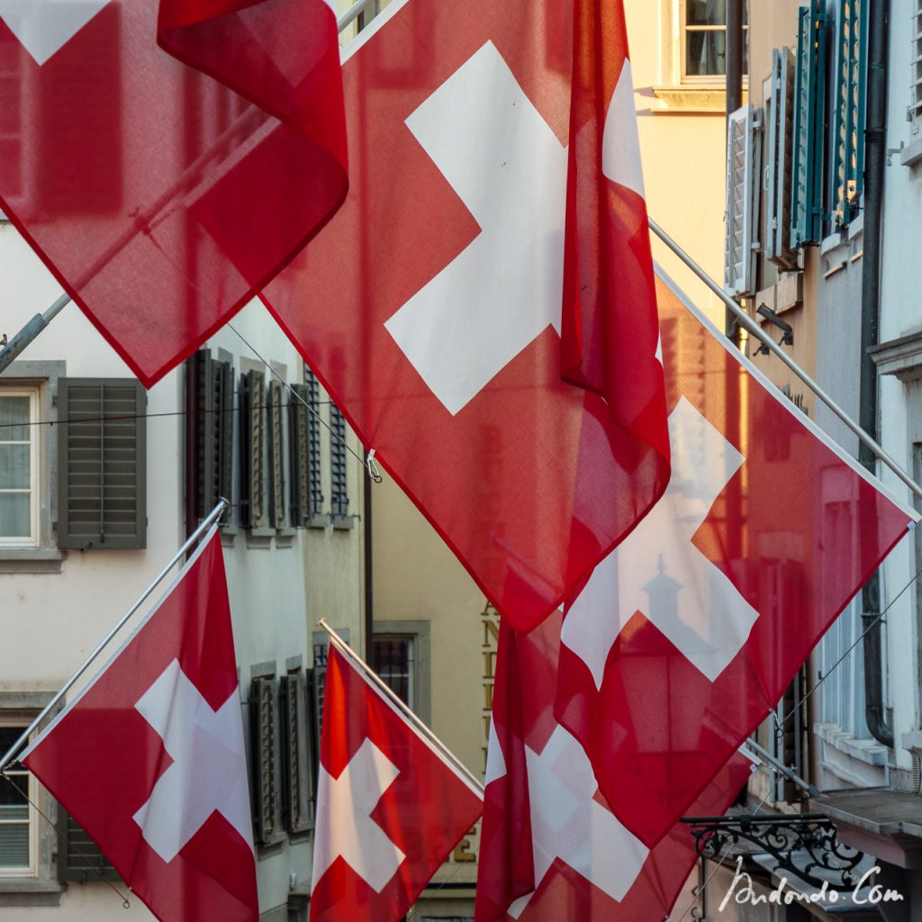 Fahnenschmuck in Zürich