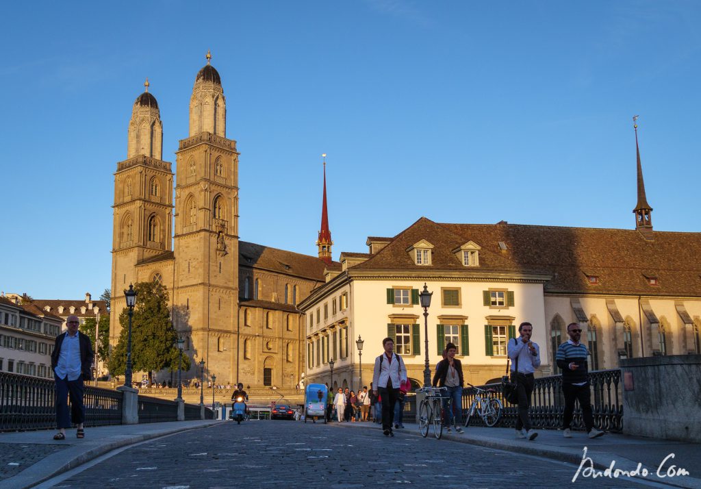 Münsterbrücke mit Blick auf das Grossmünster