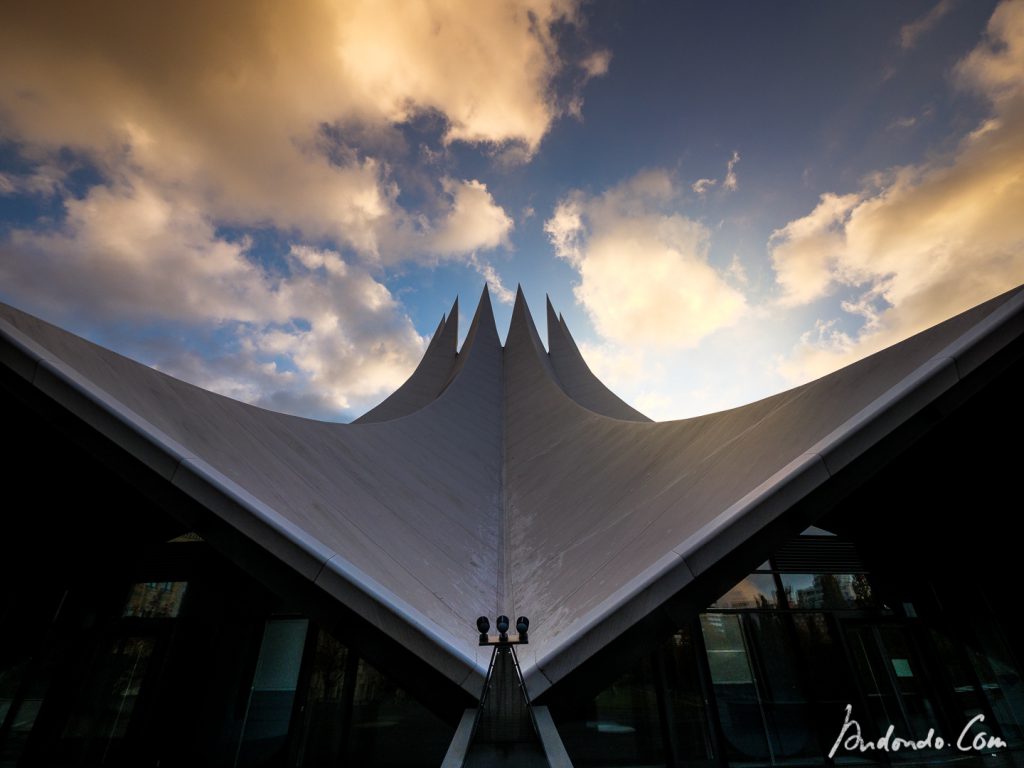 Tempodrom bei Sonnenuntergang