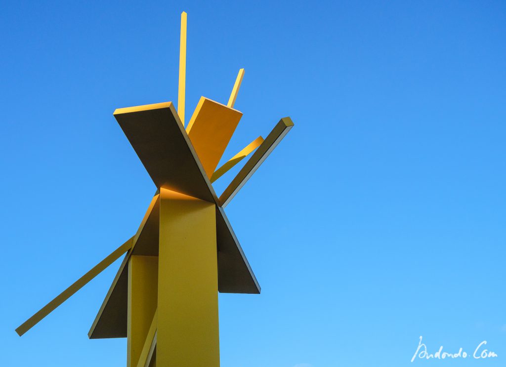 John Henry: Tatlin's Sentinel Skulptur Ross Ave., Dallas TX.