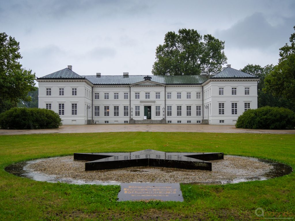 Denkmal am Schloss Neuhardenberg