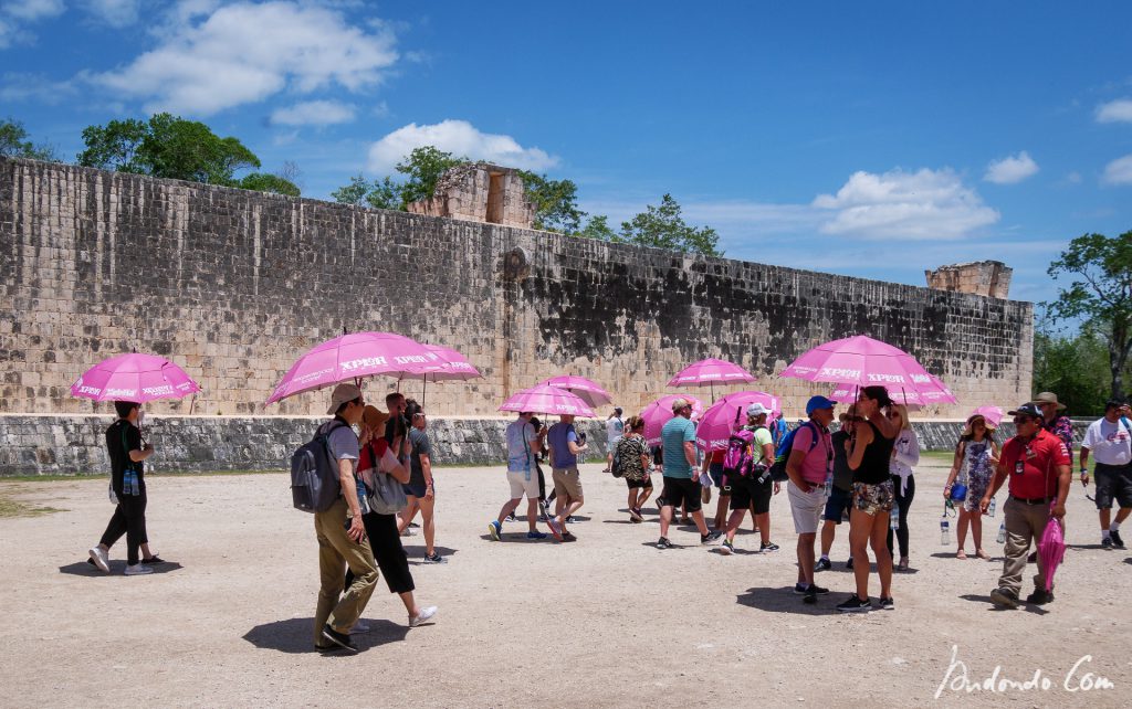 Touristen auf dem Ballspielplatz