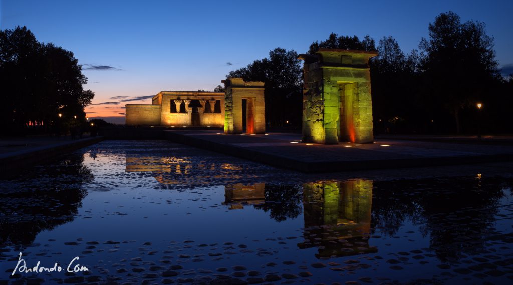 Ägyptischer Tempel Madrid am Abend