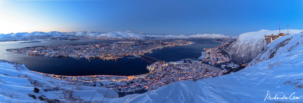 Blick auf  Tromsø vom Fjellheisen