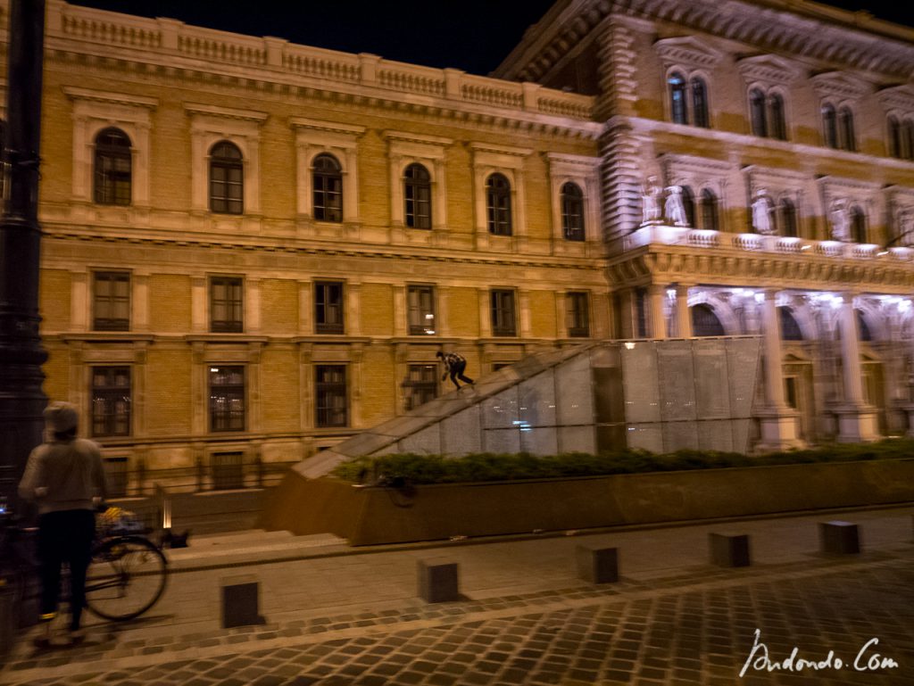 Skater an der Corvinius Universität