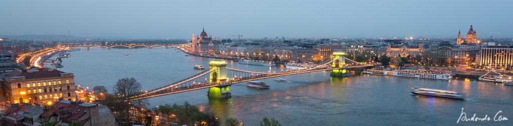 Blick auf die Kettenbrücke