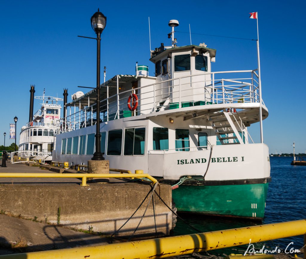 Schiff am Hafen von Kingston