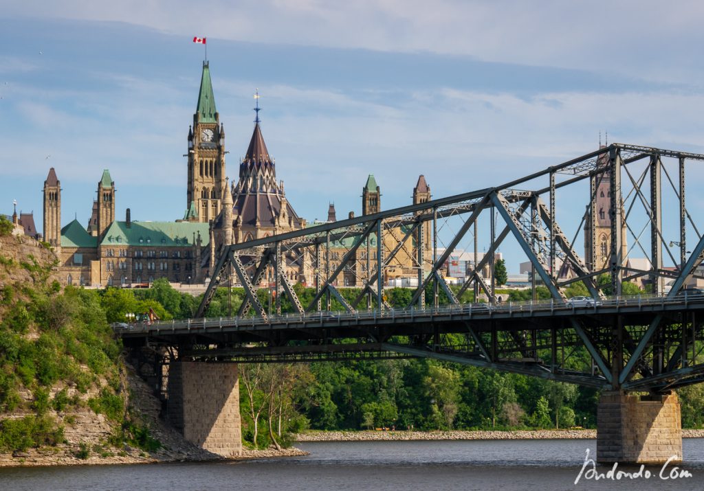 Alexandra Bridge und Parliament Hill