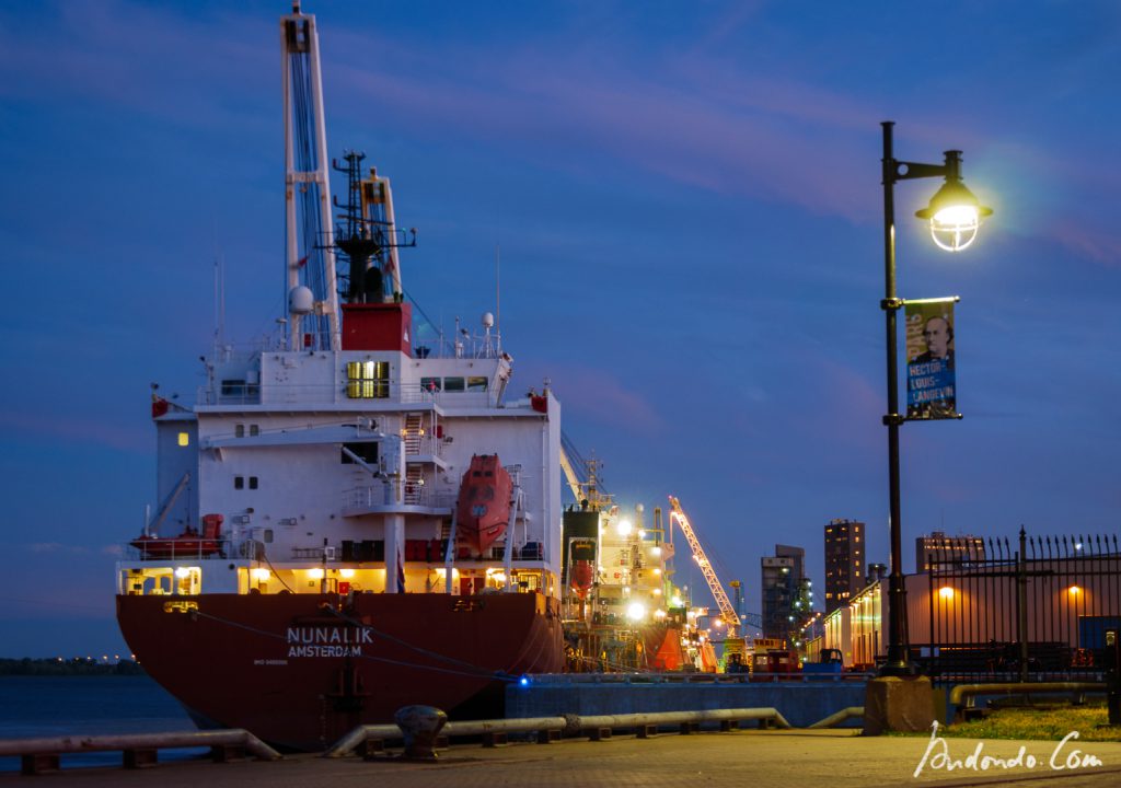 Schiff am Hafen von Trois-Rivieres