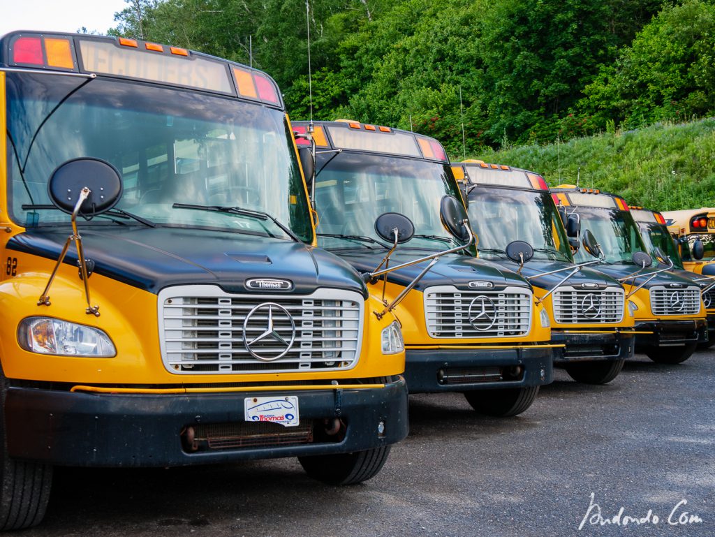 Schulbusse in La Malbaie