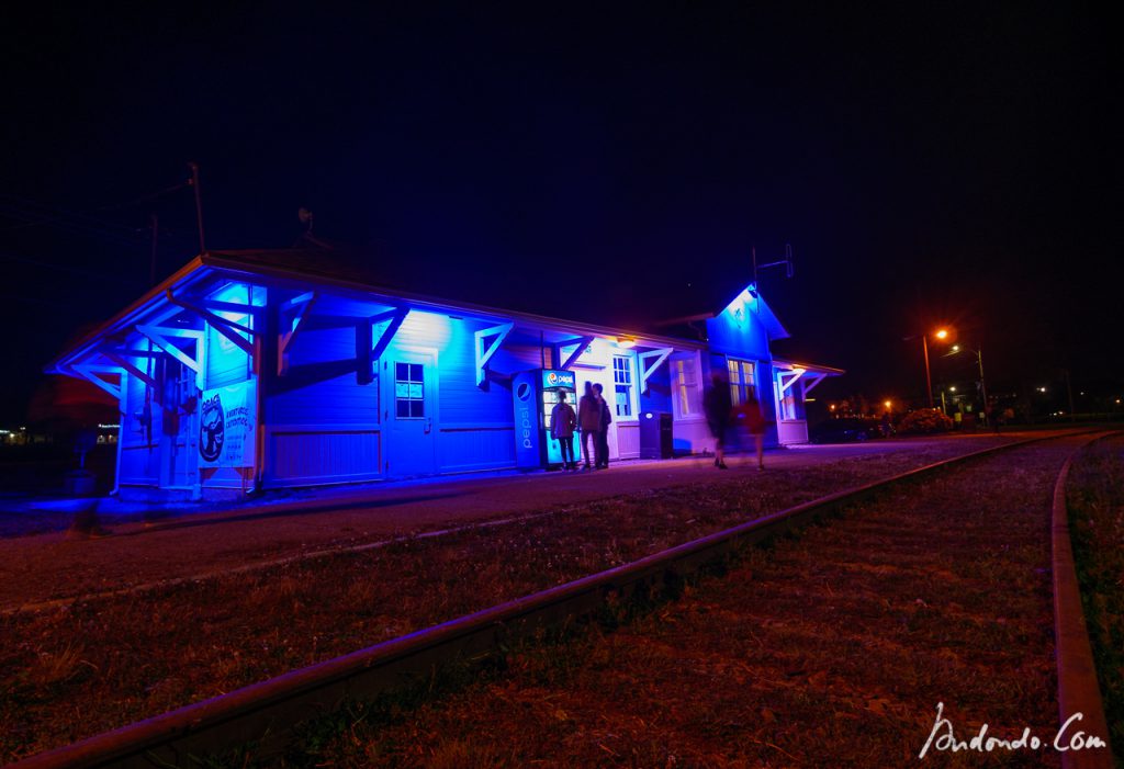 Ende der Tour am Bahnhof in Chandler am Abend