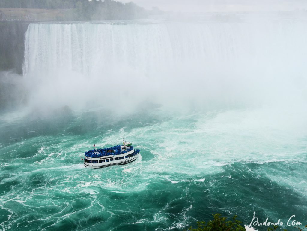 Maid of the Mist - vollgestopft und in der Gischt