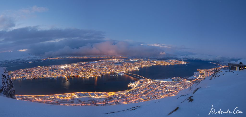 Blick auf Tromsø vom Fjellheisen