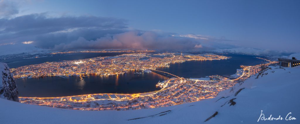 Blick auf Tromsø vom Fjellheisen