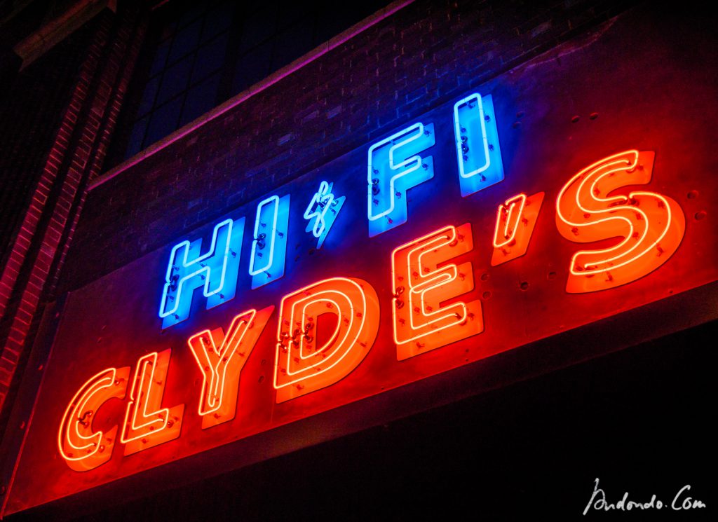 Eingang Hifi Clyde's Bar