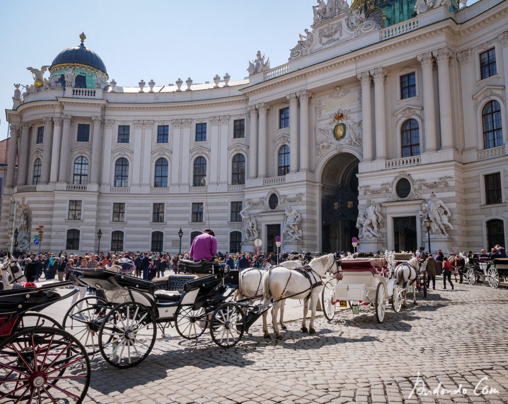 Fiaker vor der Hofburg