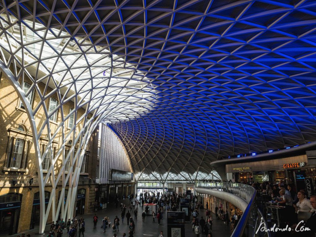 Blick in den Bahnhof Kings Cross