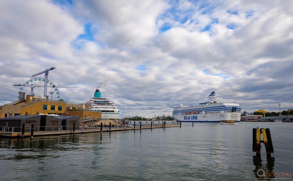 Sauna und die Schwimmbecken im Hafen (5)