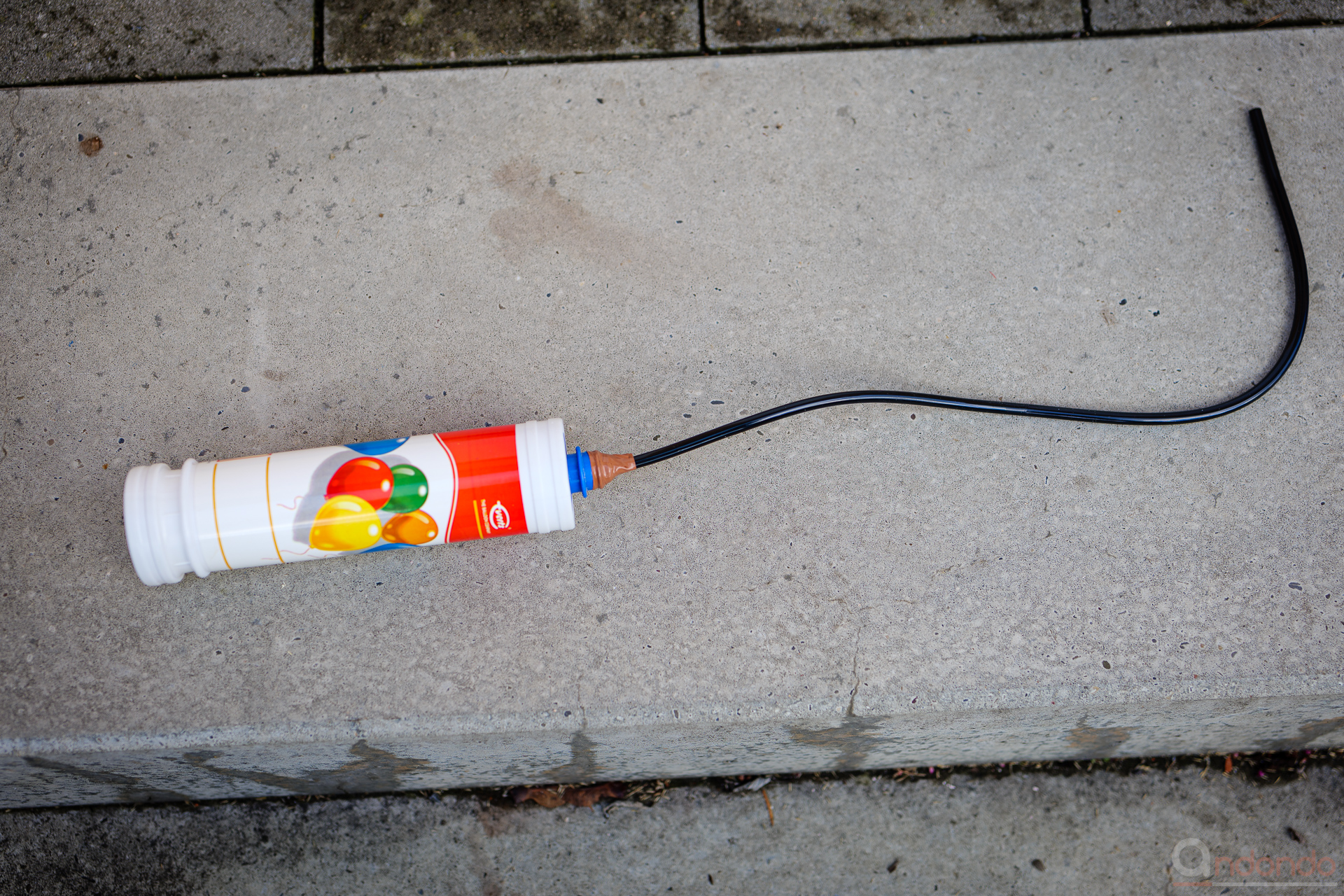 Luftballonpumpe mit Schlauch