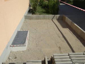 L-Steine und Fundament fertig