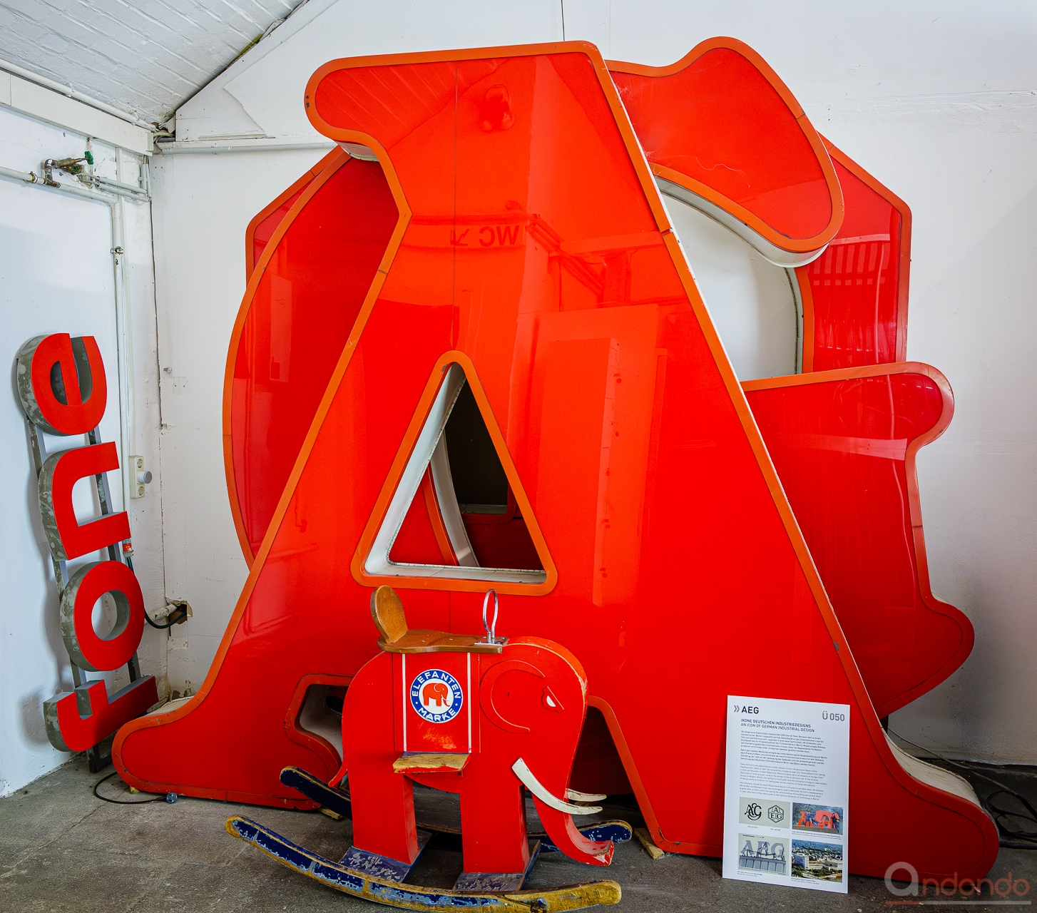 AEG - die größten Buchstaben im Museum