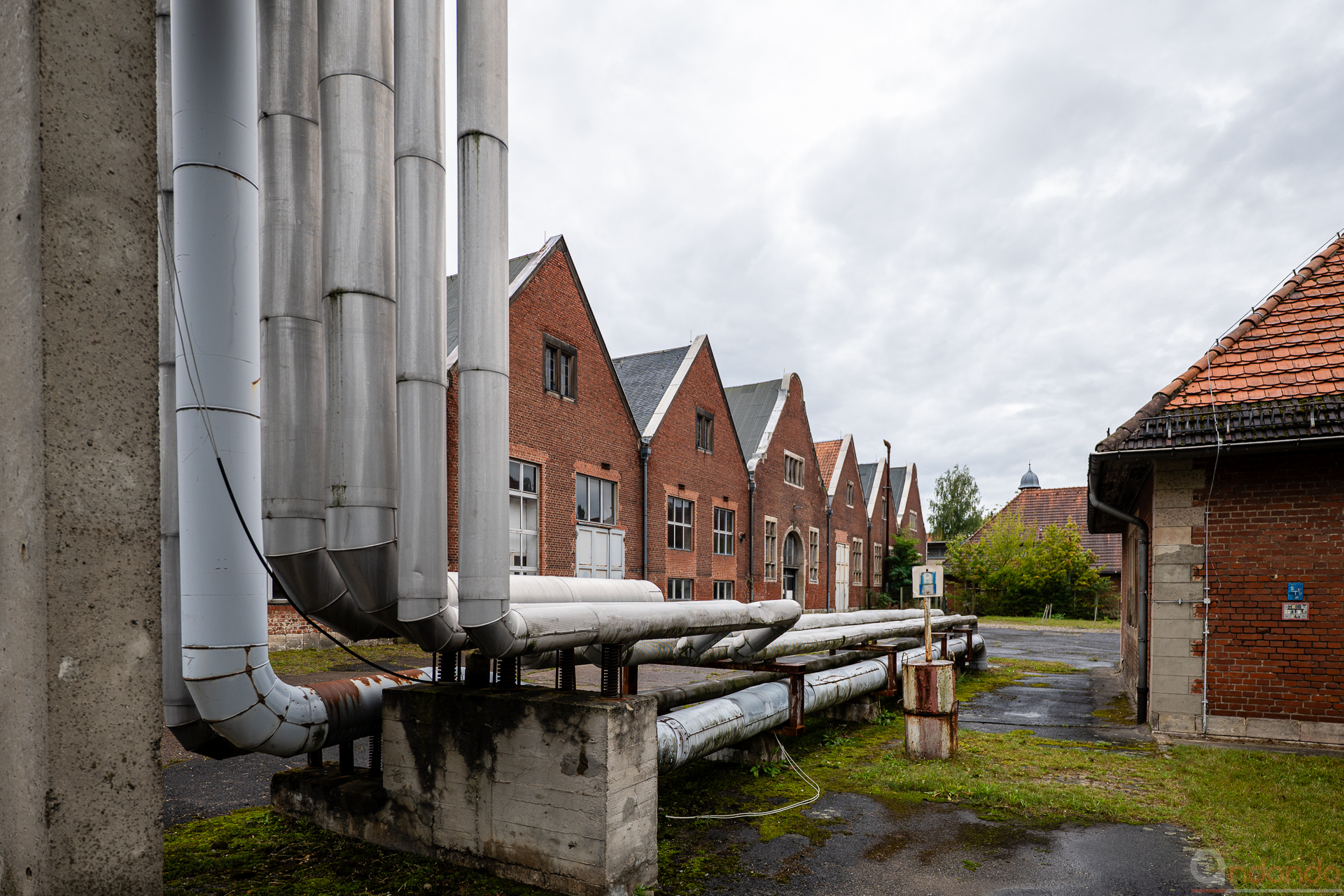 Versorgungsleitungen am Kesselhaus