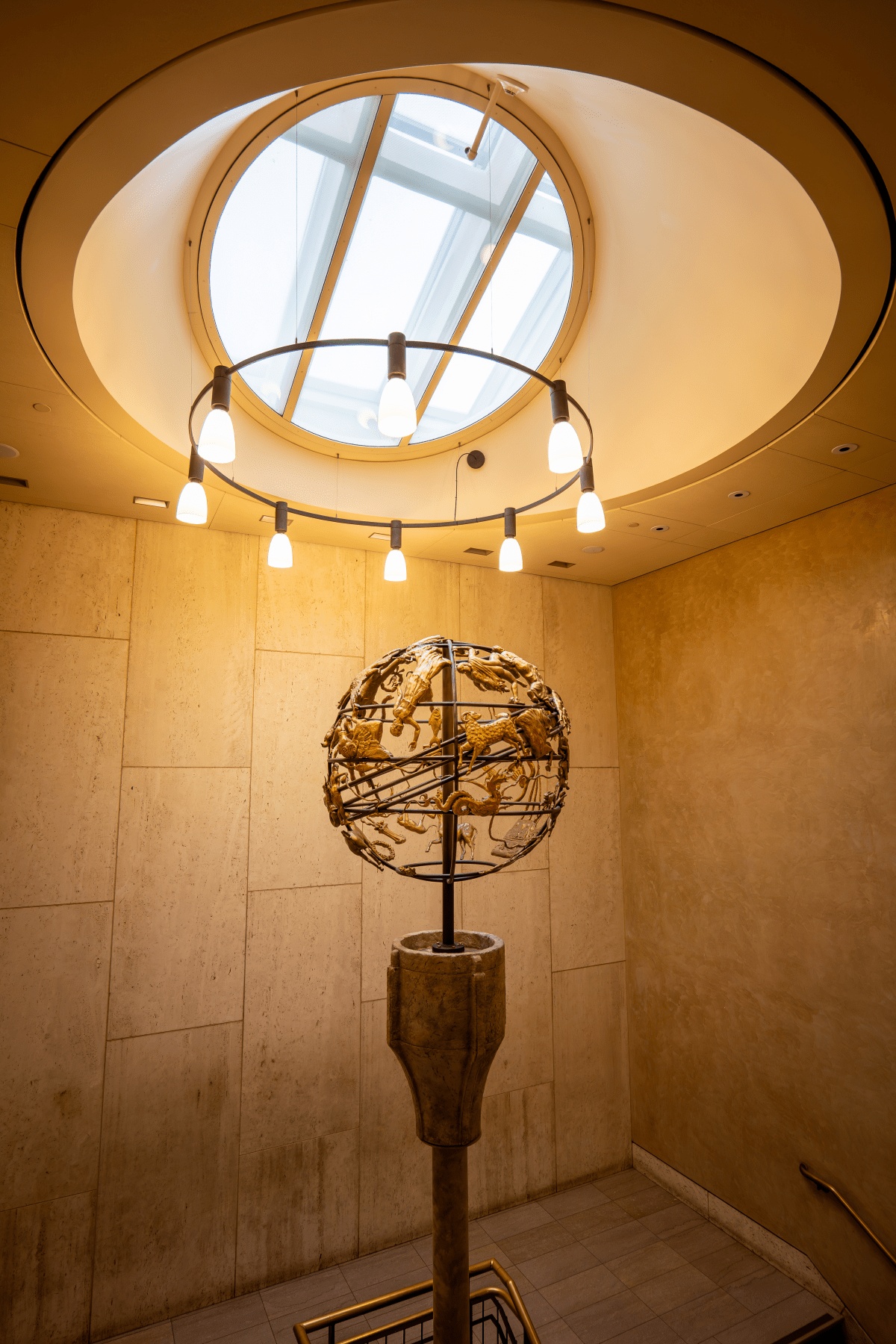 Plastik mit Tierkreiszeichen