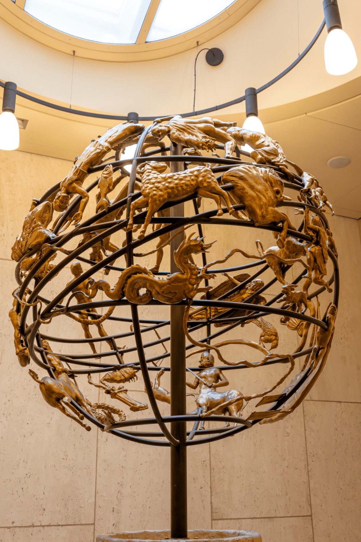 Plastik mit Tierkreiszeichen