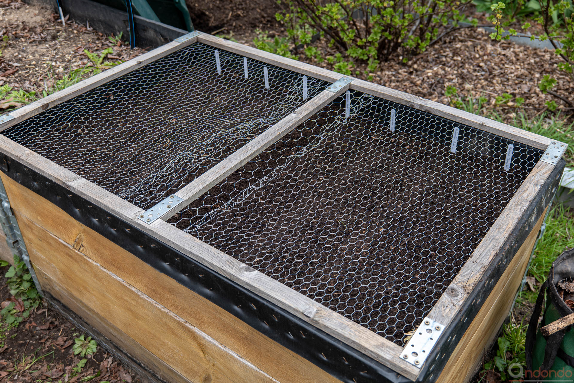 Hochbeet mit Vogelschutz