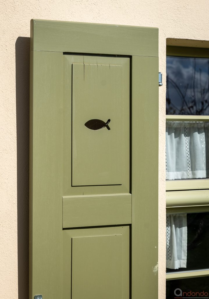 Fensterladen am Haus (11)