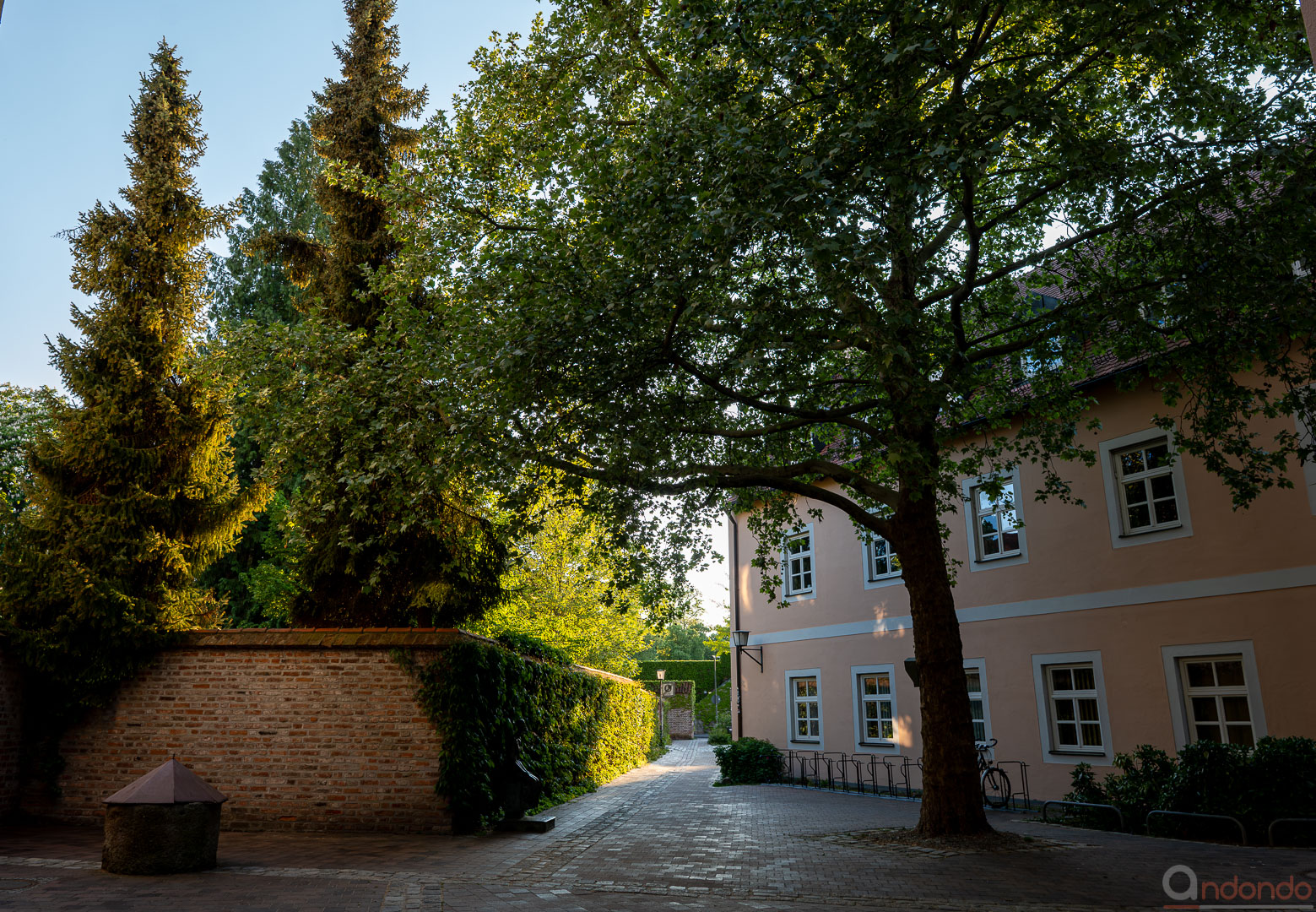 Ruhiger Hinterhof in der Altstadt