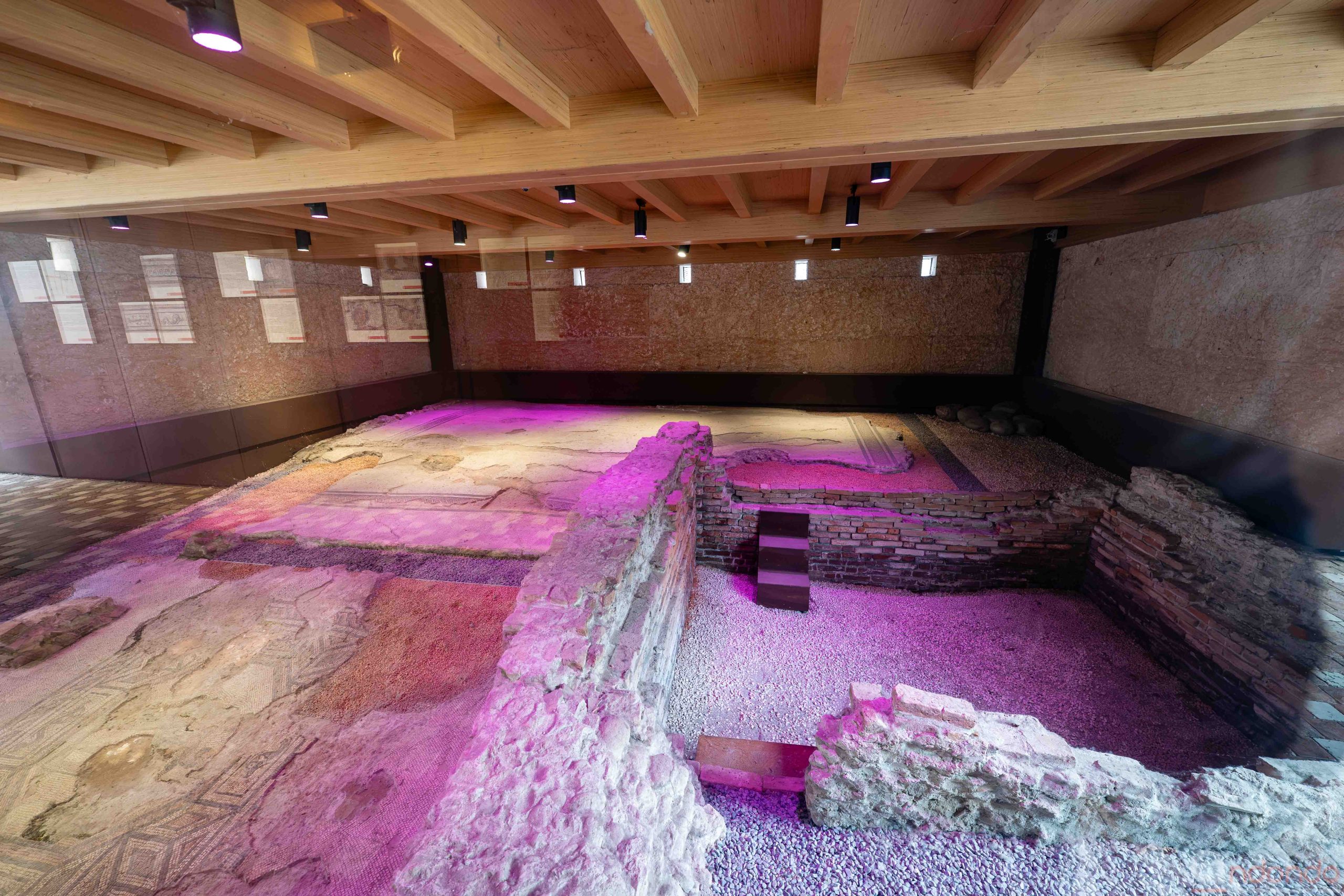 Ausgrabung einer römischen "Domus" - Pavimentazione Romana - Mantua