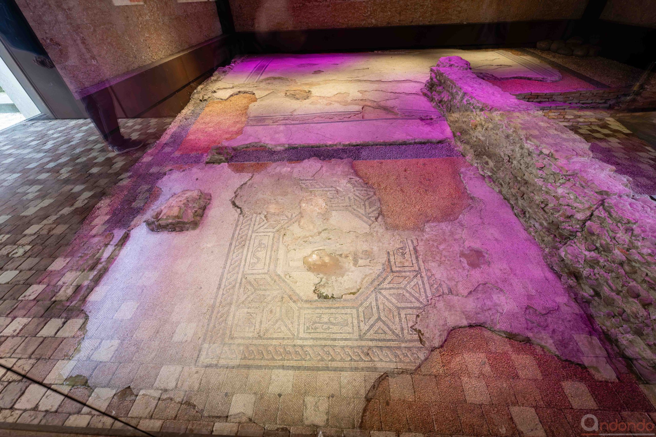 Ausgrabung einer römischen "Domus" - Pavimentazione Romana - Mantua