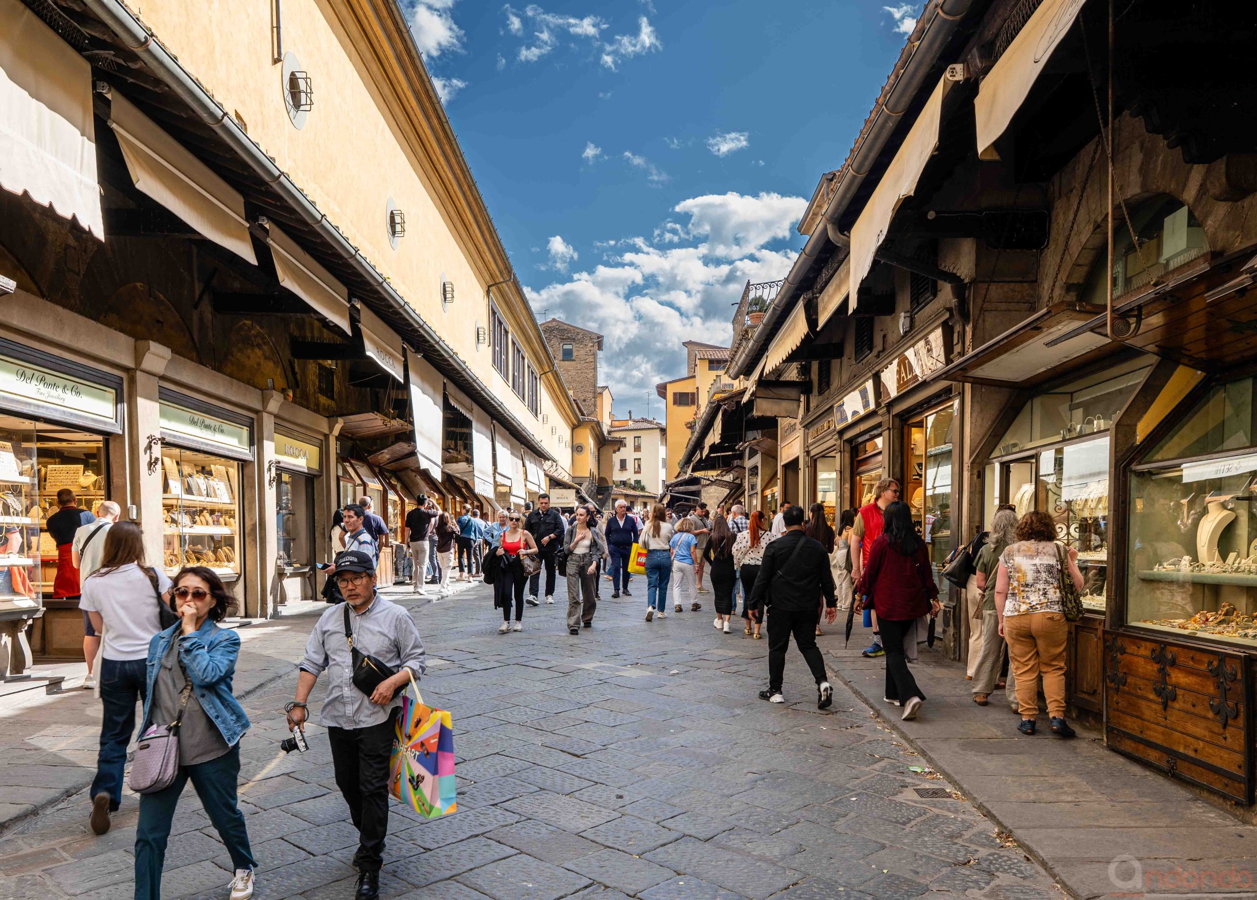 Auf der Ponte Vecchio unterwegs